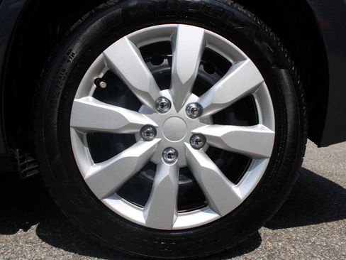 Used 2017 Toyota Corolla LE FWD image 19
