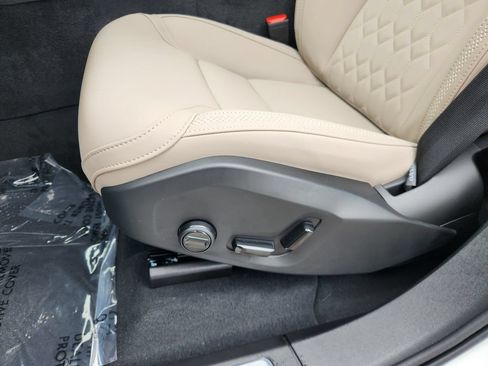New 2026 Volvo XC90 T8 Plus w/ Protection Package Premier AWD/4WD image 17