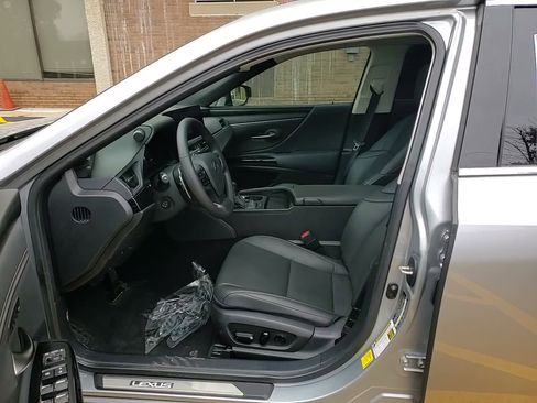 Used 2025 Lexus ES 350 ES 350 w/ Accessory Package (Z2) image 18