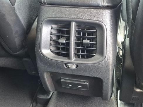 Used 2019 Jeep Cherokee Latitude Plus AWD/4WD image 27