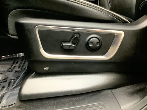 Used 2025 RAM 1500 Laramie AWD/4WD image 12