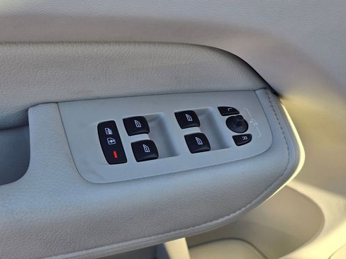 Used 2022 Volvo XC60 B5 Momentum image 22