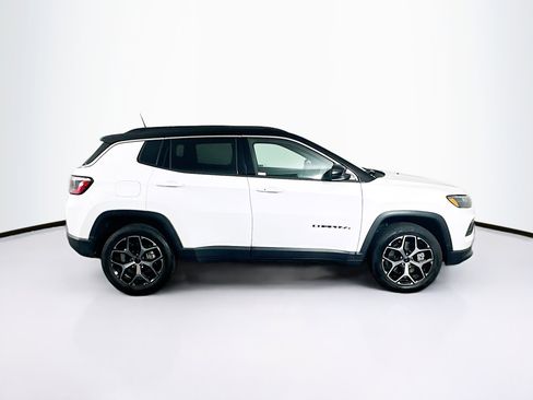 Used 2025 Jeep Compass Limited image 10
