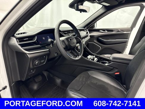 Used 2023 Jeep Grand Cherokee Trailhawk w/ Luxury Tech Group III AWD/4WD image 11