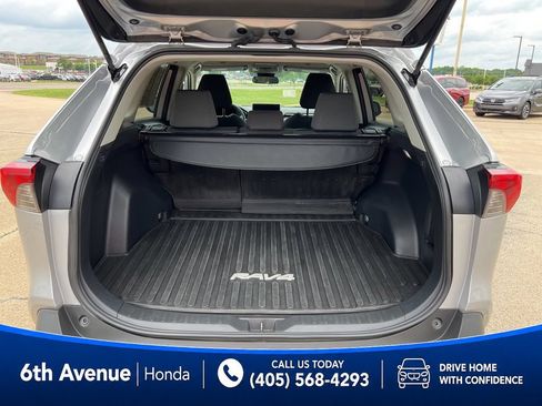 Used 2025 Toyota RAV4 XLE AWD/4WD image 13