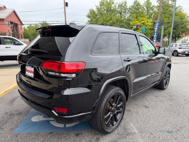 Used 2018 Jeep Grand Cherokee Altitude AWD/4WD image 15