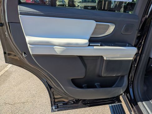 Certified 2025 Ford Expedition Platinum w/ Driver's Package AWD/4WD image 29