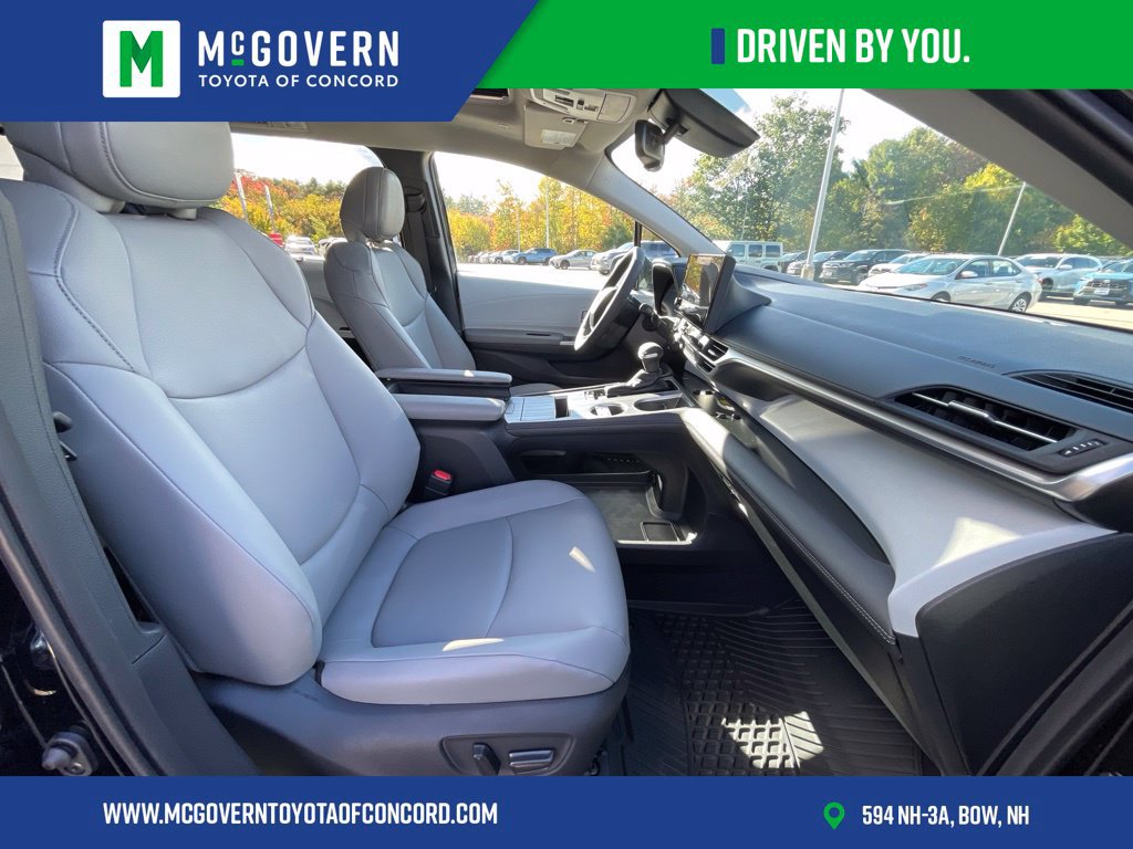 Used 2026 Toyota Sienna XLE FWD image 24