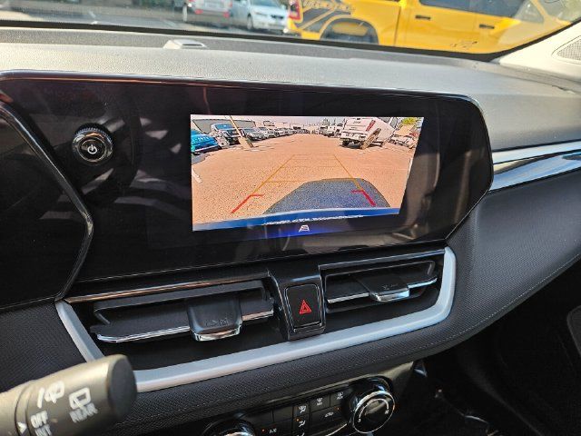 Used 2025 Chevrolet TrailBlazer LT AWD/4WD image 32