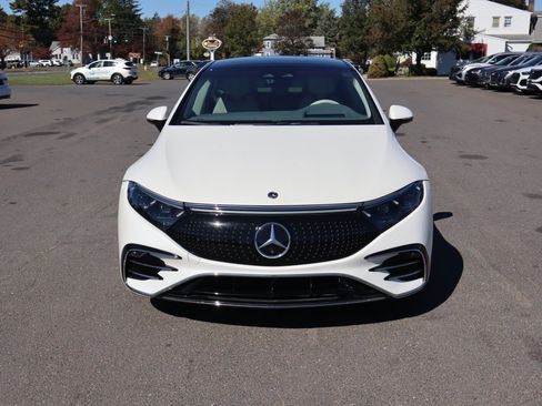 Used 2022 Mercedes-Benz EQS 580 4MATIC Sedan image 2
