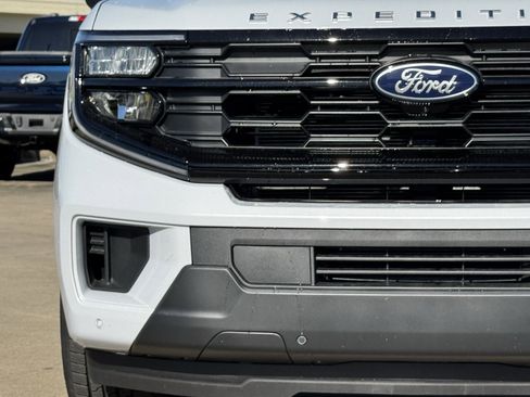 New 2025 Ford Expedition Active image 7