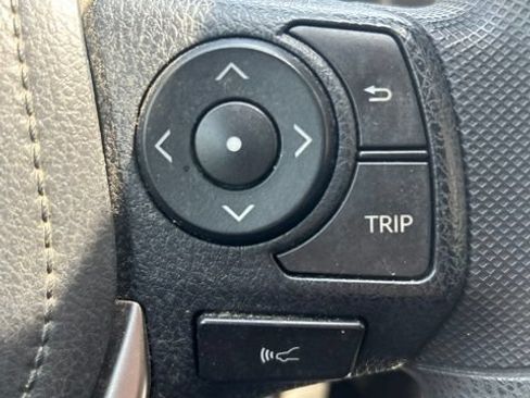 Used 2017 Toyota RAV4 LE FWD image 12