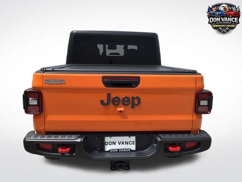 Used 2025 Jeep Gladiator Rubicon w/ Technology Group AWD/4WD image 6