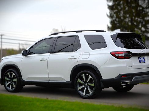 Used 2025 Honda Pilot Touring image 7