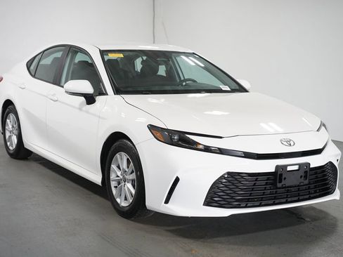 Certified 2025 Toyota Camry LE image 3