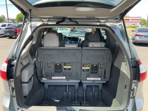 Used 2016 Toyota Sienna XLE w/ XLE Navigation Package FWD image 25