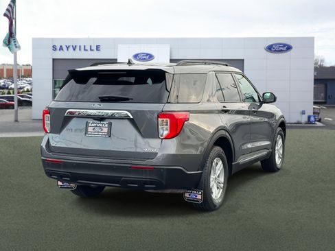 Used 2022 Ford Explorer XLT image 4