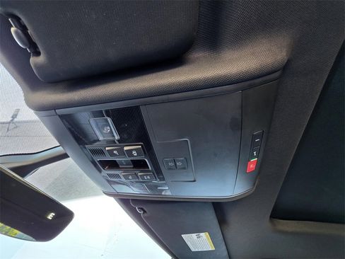 Used 2020 Volkswagen Atlas Cross Sport SE w/ Panoramic Sunroof Package image 27