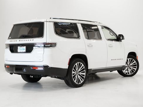 Used 2023 Jeep Grand Wagoneer Series III image 7