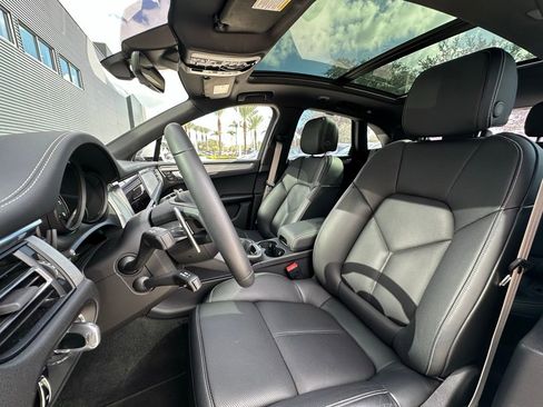 Used 2025 Porsche Macan Turbo image 5