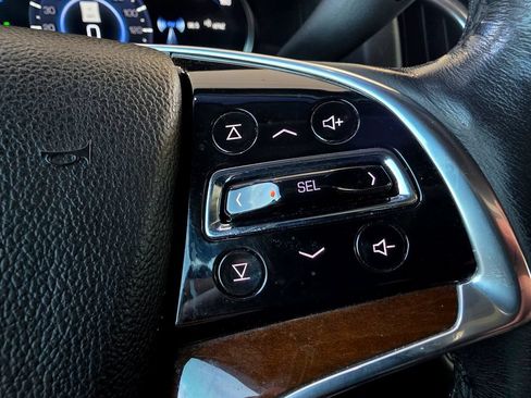 Used 2019 Cadillac Escalade Luxury AWD/4WD image 33