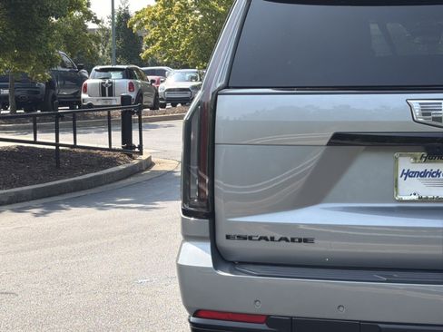 Used 2025 Cadillac Escalade ESV Sport Platinum w/ LPO, ONYX Package AWD/4WD image 23
