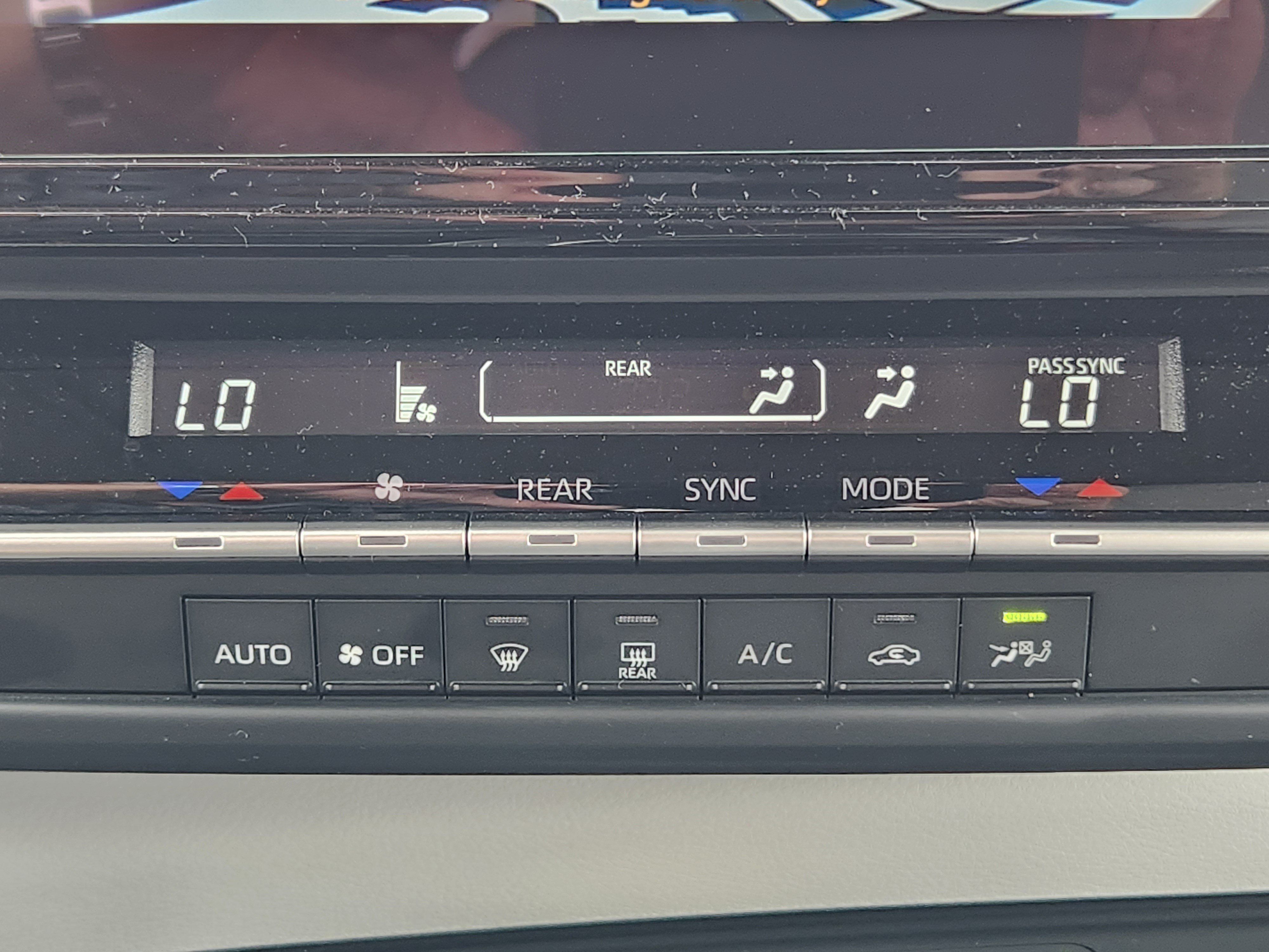 Used 2025 Toyota Sienna LE w/ LE Plus Package AWD/4WD image 14