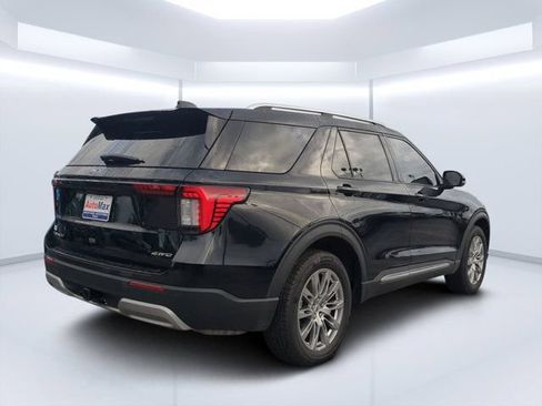 Used 2025 Ford Explorer Platinum AWD/4WD image 3