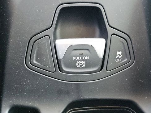 Used 2018 Jeep Renegade Altitude FWD image 13