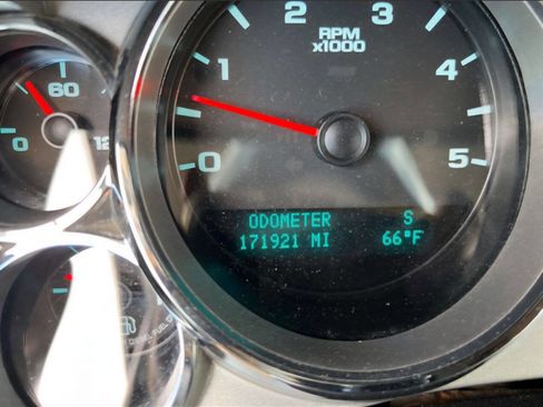 Used 2013 GMC Sierra 2500 SLE w/ Snow Plow Prep Package image 18