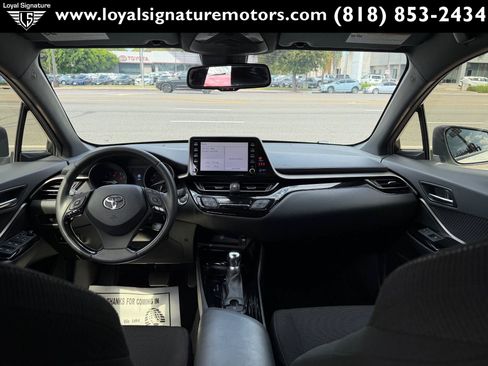 Used 2019 Toyota C-HR XLE FWD image 16