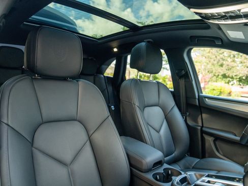 Certified 2026 Porsche Macan AWD/4WD image 27