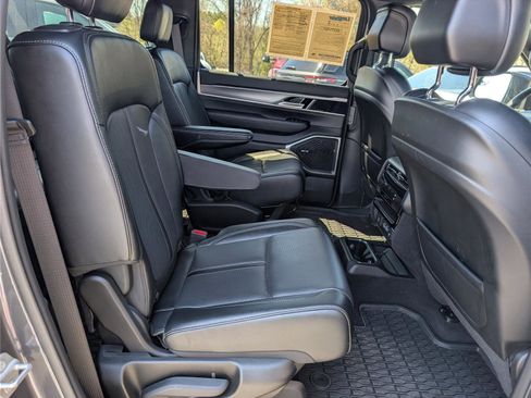 Used 2024 Jeep Wagoneer L Series II w/ Convenience Group I image 11