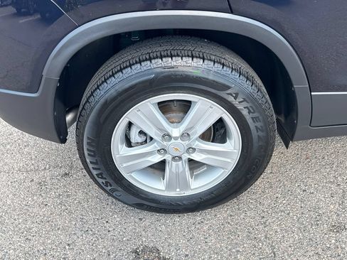 Used 2021 Chevrolet Trax LS AWD/4WD image 38