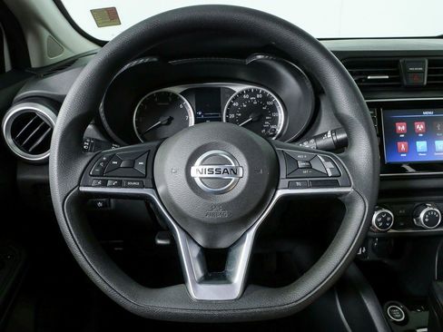 Used 2020 Nissan Versa S FWD image 9