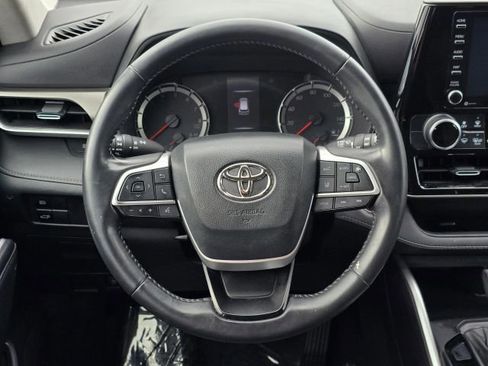 Used 2022 Toyota Highlander LE image 21