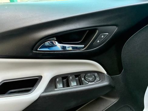 Used 2018 Chevrolet Equinox LS FWD image 24