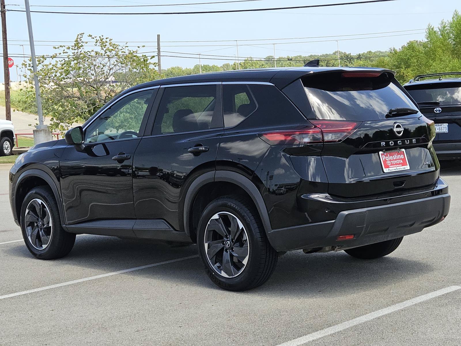 Used 2025 Nissan Rogue SV AWD/4WD image 6