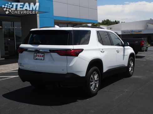 Used 2023 Chevrolet Traverse LT FWD image 4