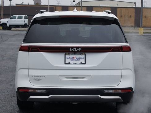 Used 2024 Kia Carnival SX Prestige image 3