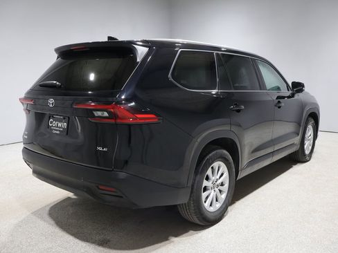 Used 2025 Toyota Grand Highlander XLE image 2