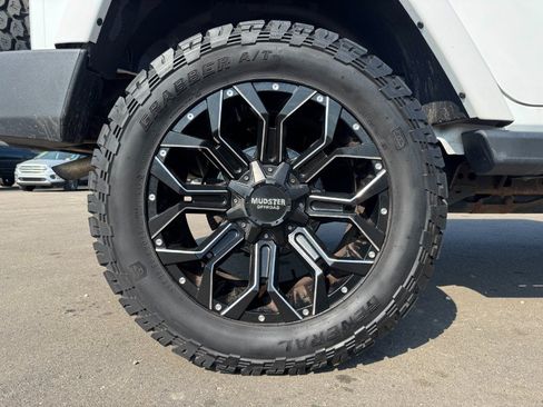 Used 2016 Jeep Wrangler Unlimited Sahara w/ Max Tow Package AWD/4WD image 13