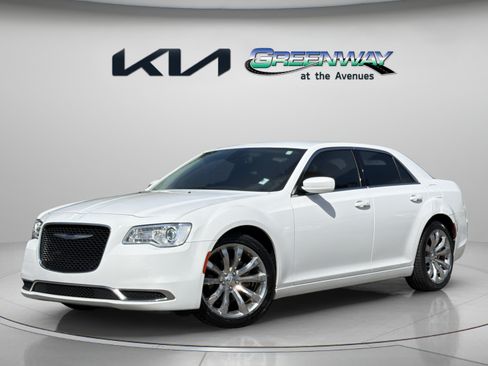 Used 2020 Chrysler 300 Touring L w/ Quick Order Package 2EF RWD image 3