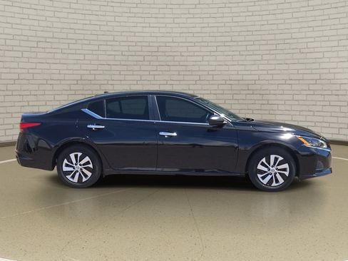 Used 2025 Nissan Altima 2.5 S FWD image 4