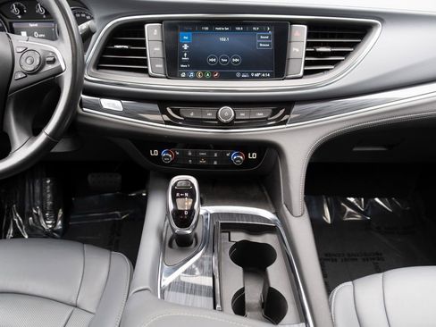 Used 2021 Buick Enclave Essence image 21