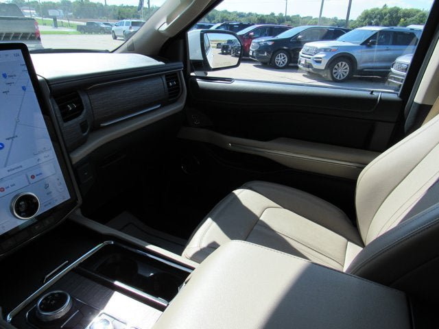 Used 2023 Ford Expedition Limited AWD/4WD image 31
