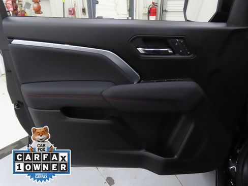 Used 2024 Chevrolet Colorado Z71 w/ Z71 Convenience Package 2 image 9