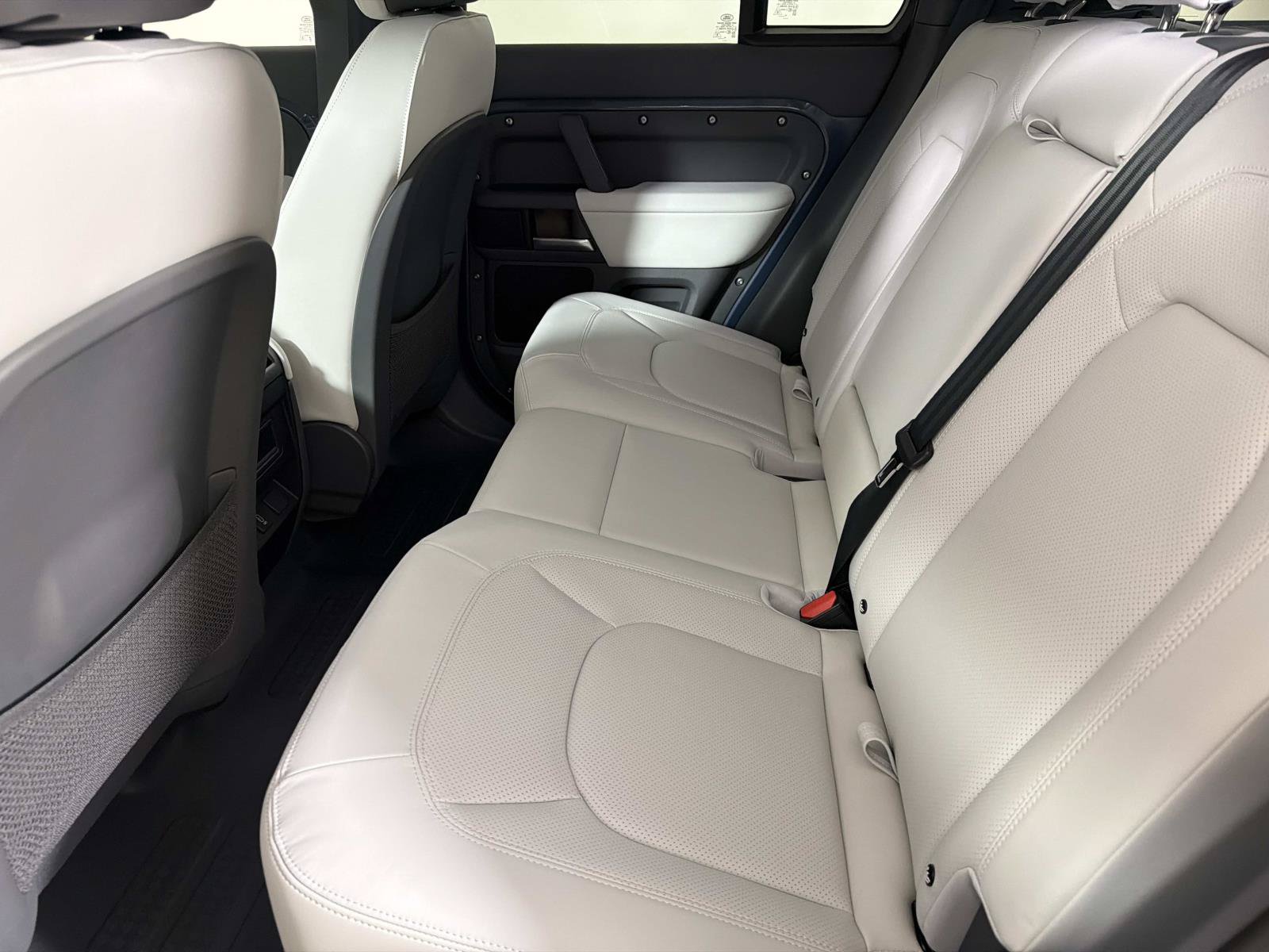 New 2026 Land Rover Defender 110 X-Dynamic SE AWD/4WD image 12