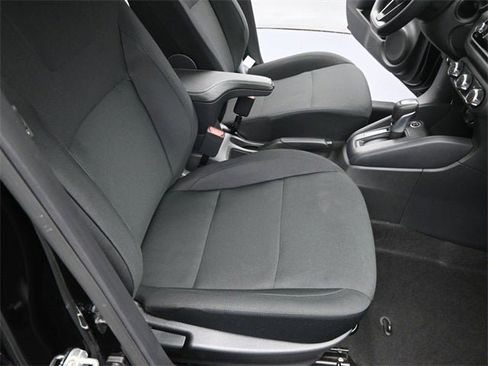 New 2025 Nissan Kicks Play S image 32