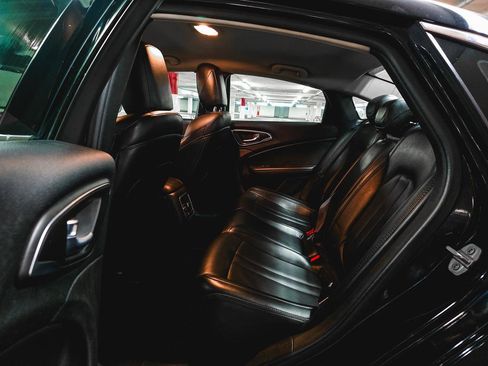 Used 2017 Chrysler 200 Limited Platinum w/ Comfort & Convenience Group image 19